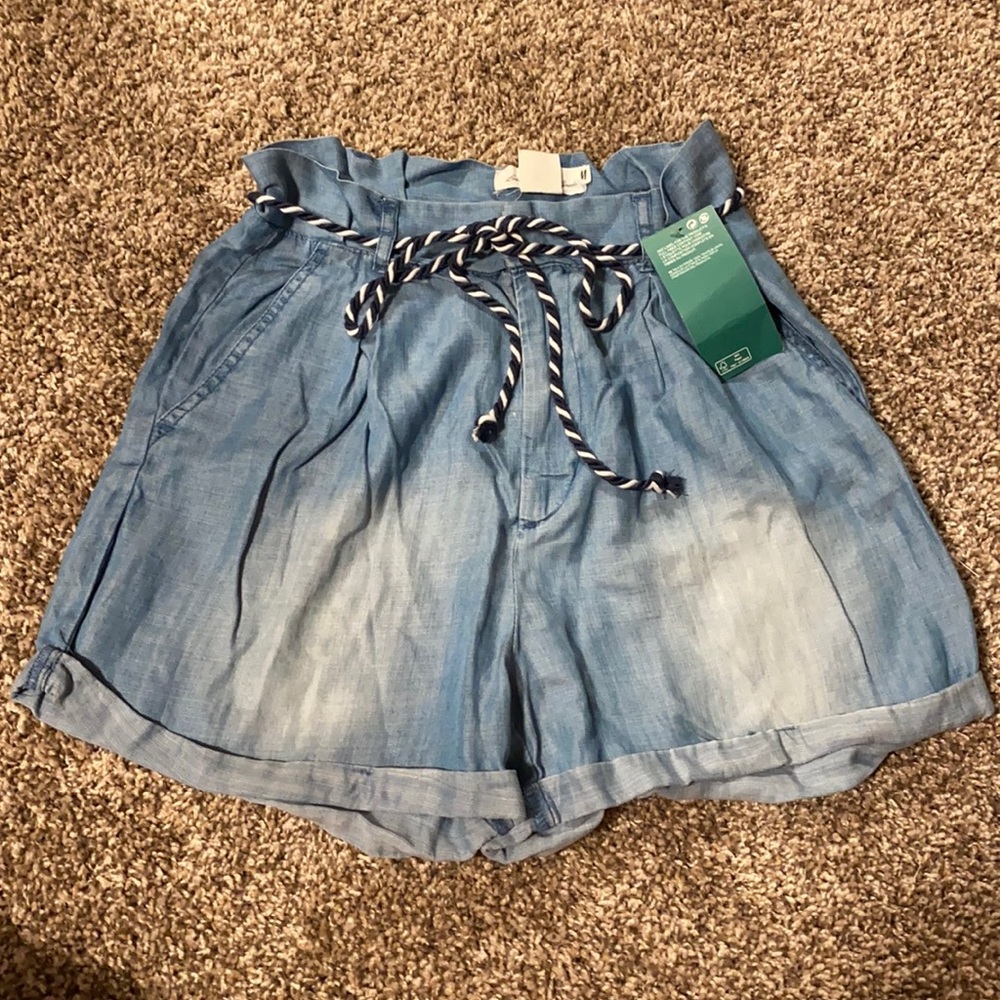 Perfect Beach or Vacation Shorts w/ Rope Belt!